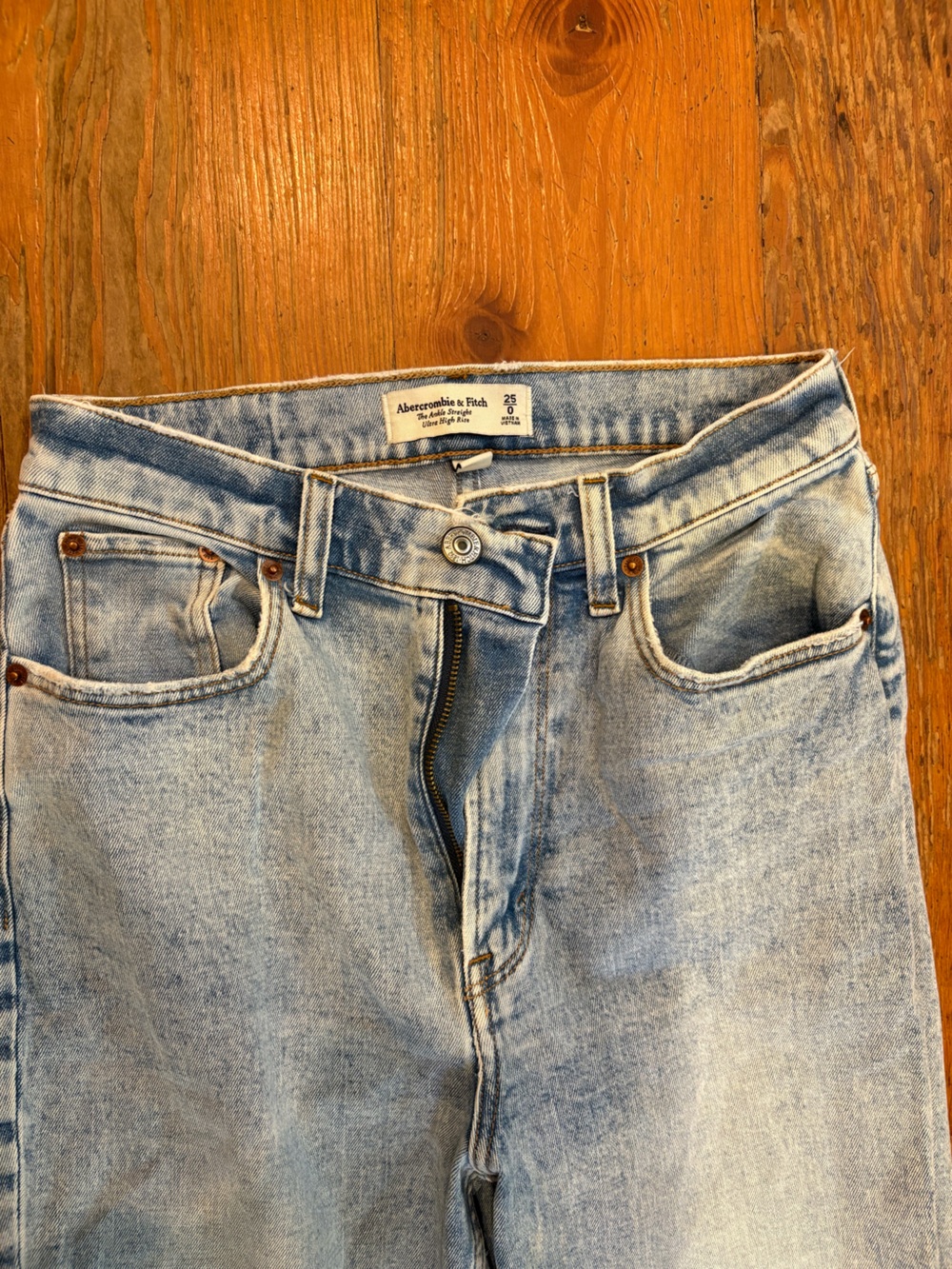 Abercrombie & Fitch Light Wash Slim Straight Women’s Jeans